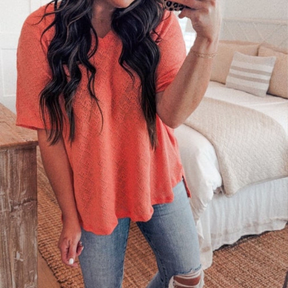 Women's Coral V Neckline Knit Short Sleeve Top - Size Large